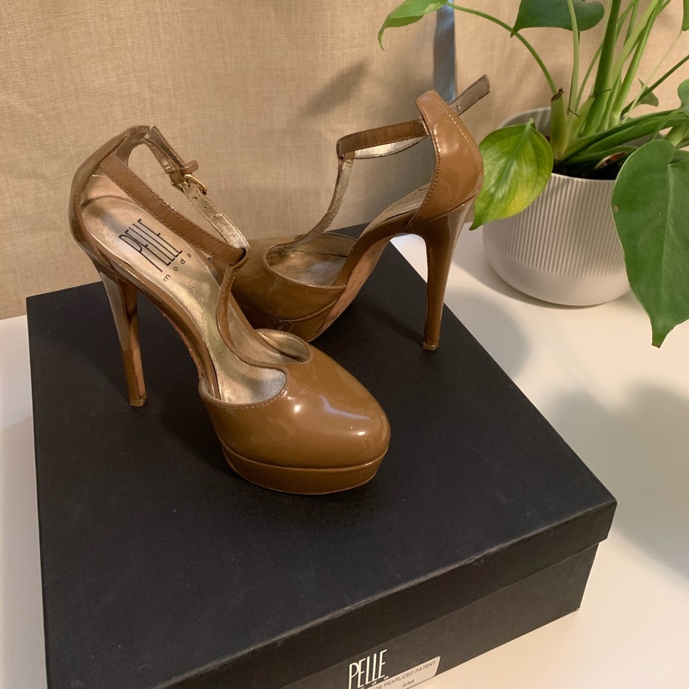 Nude Pearlized Patent Platform Heel